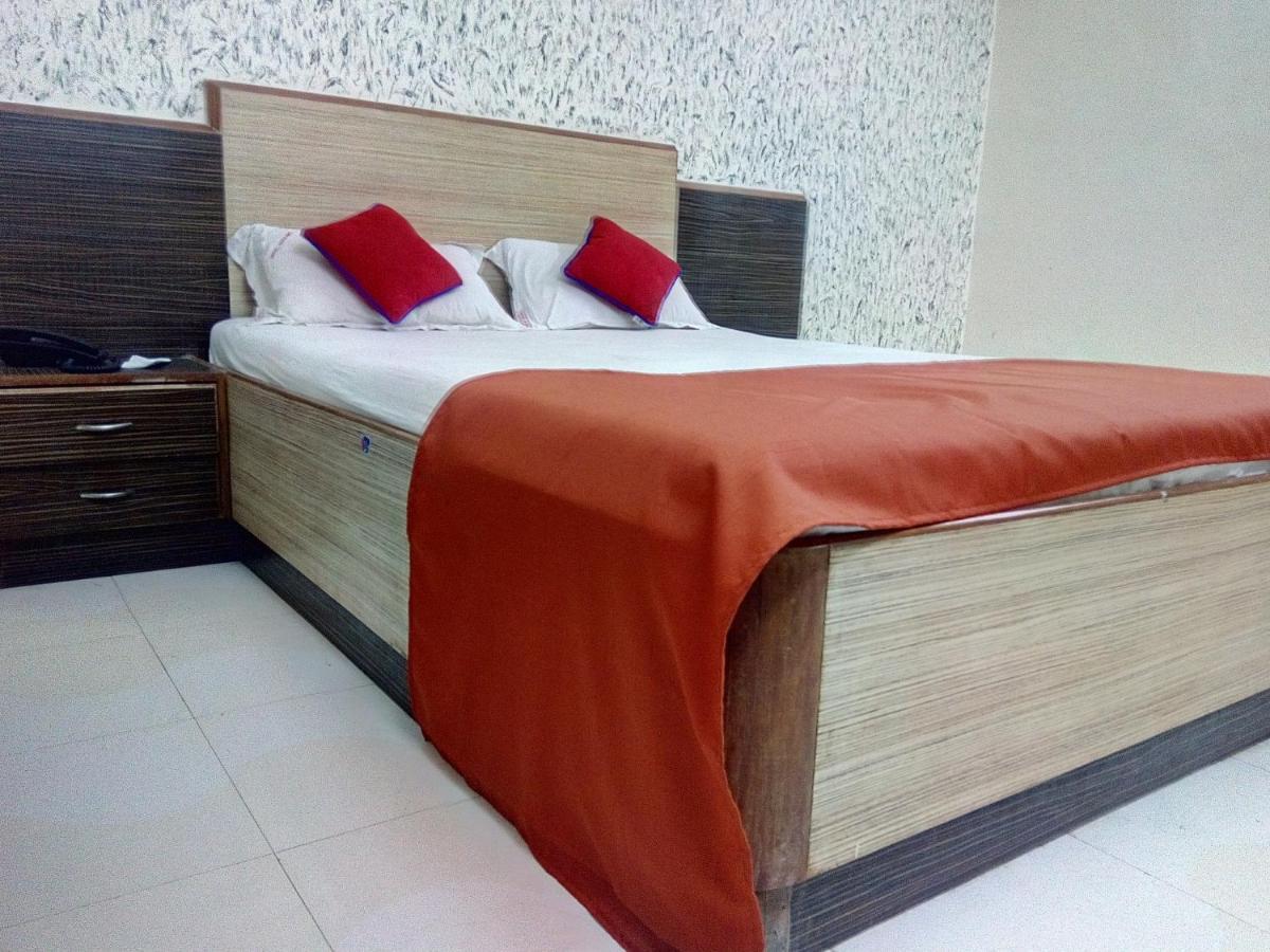 Hotel Sai Samrat Inn Panvel Bagian luar foto